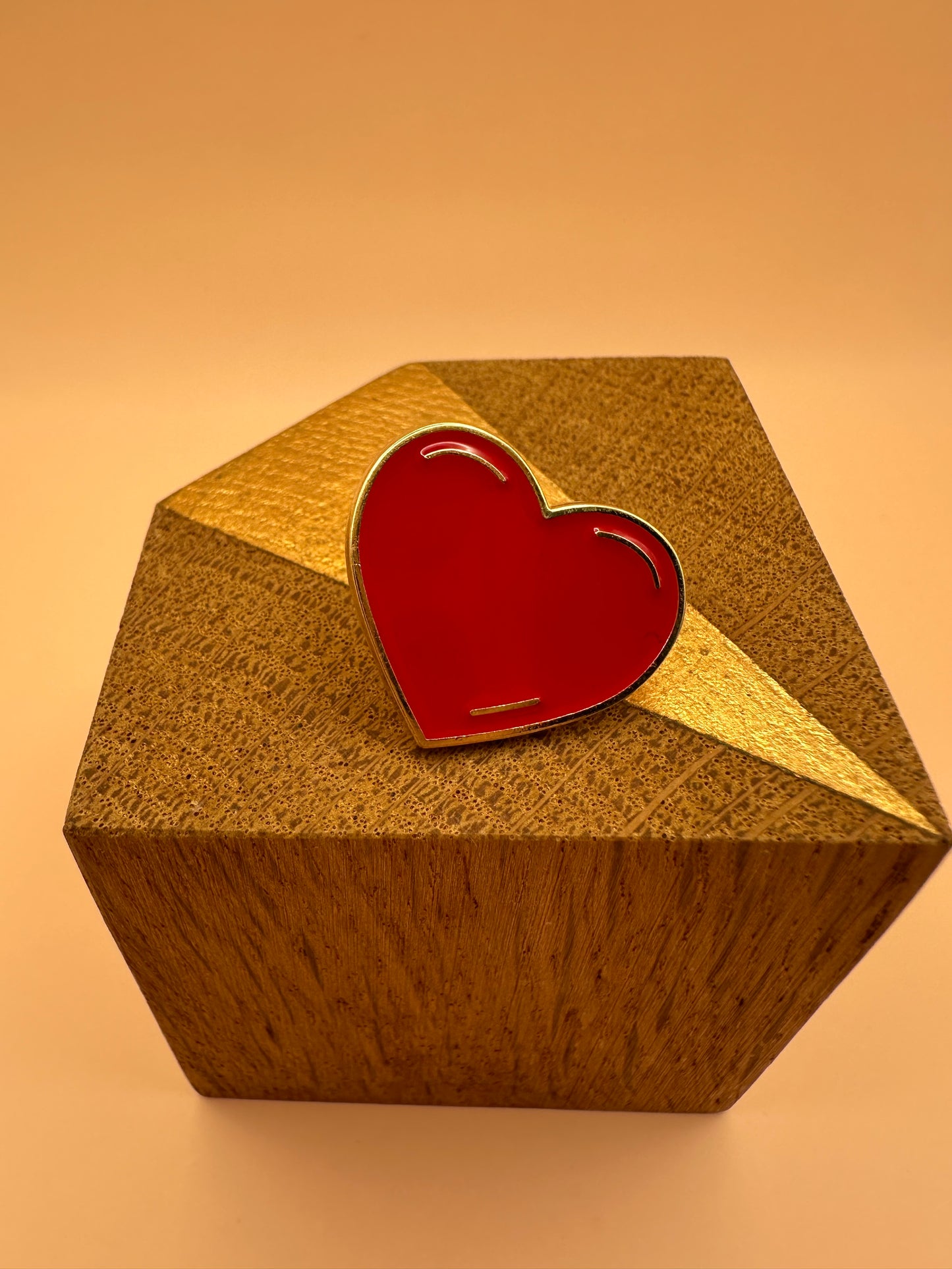 Red Love Pin's
